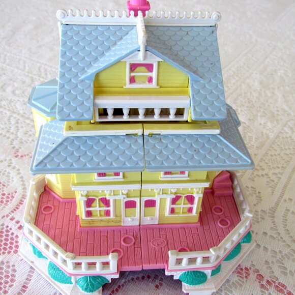 VINTAGE POLLY POCKET CLUBHOUSE MANSION + MERRY-GO-ROUND; OPENS UP VERY WIDE! EUC - Picture 3 of 16